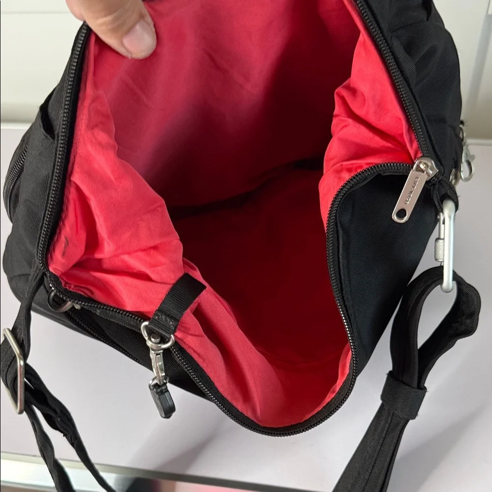 TRAVELON Black Crossbody Shoulder Bag Unisex - Lightweight Everyday Carry - Picture 5 of 8